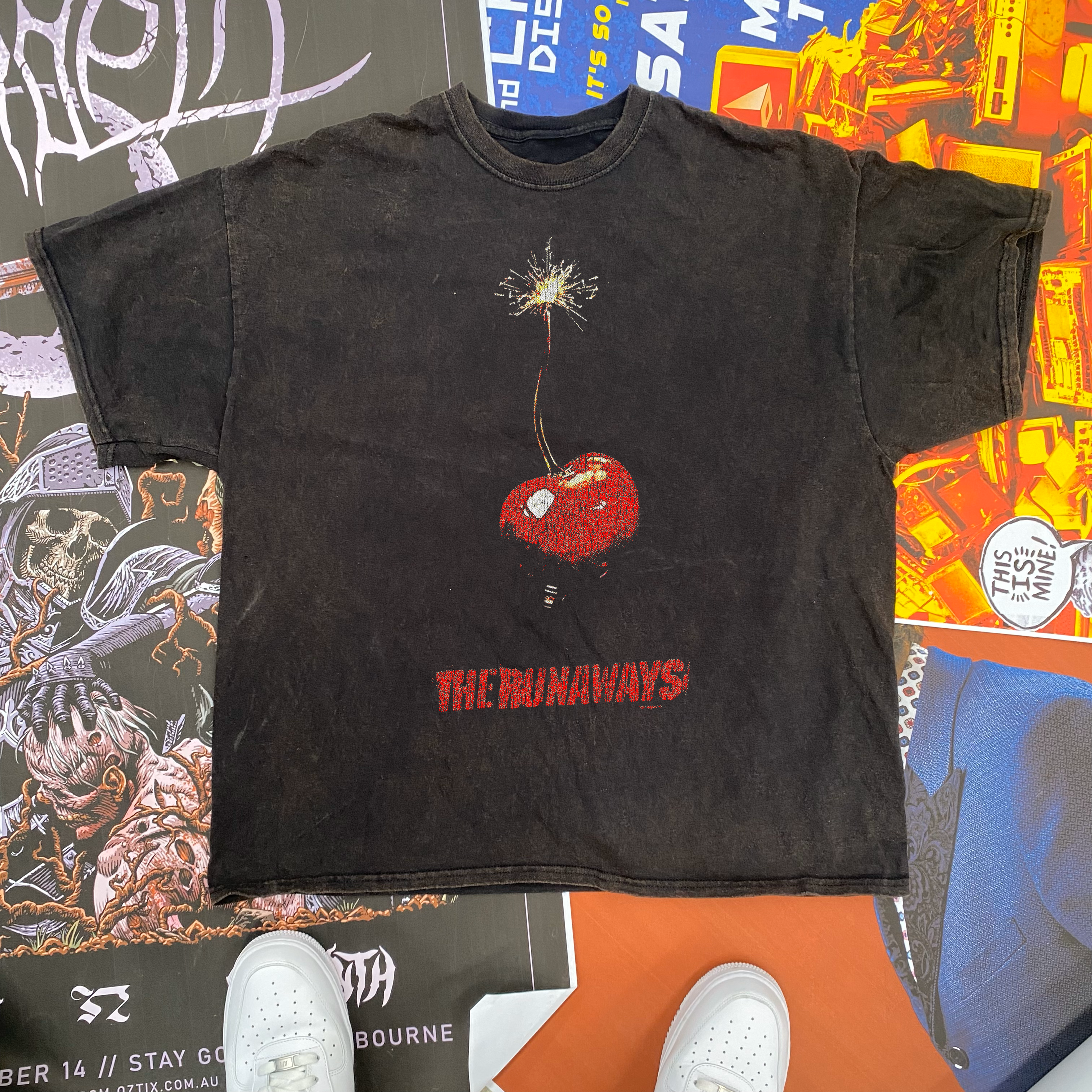 TheRunawaysCherryBombVintageTShirtMockup.png
